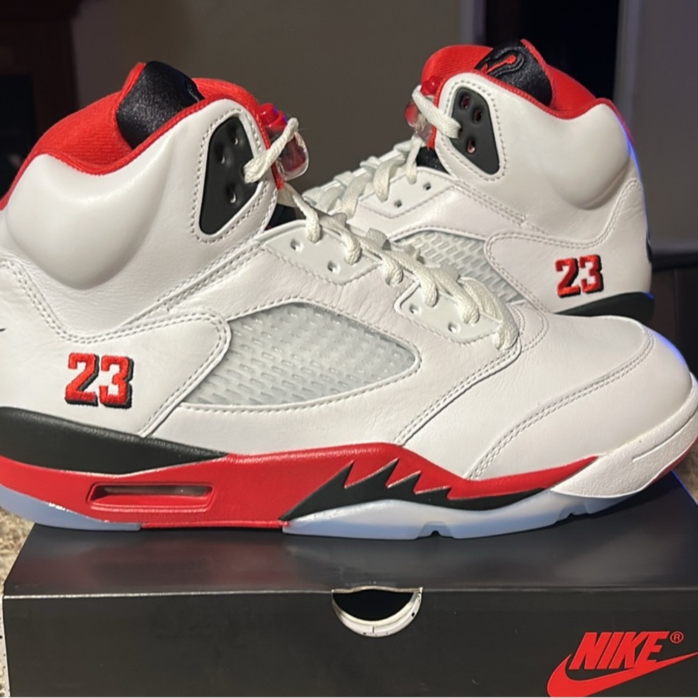Men’s Size 9 Air Jordan 5 ‘Fire Red’ Retro 2025